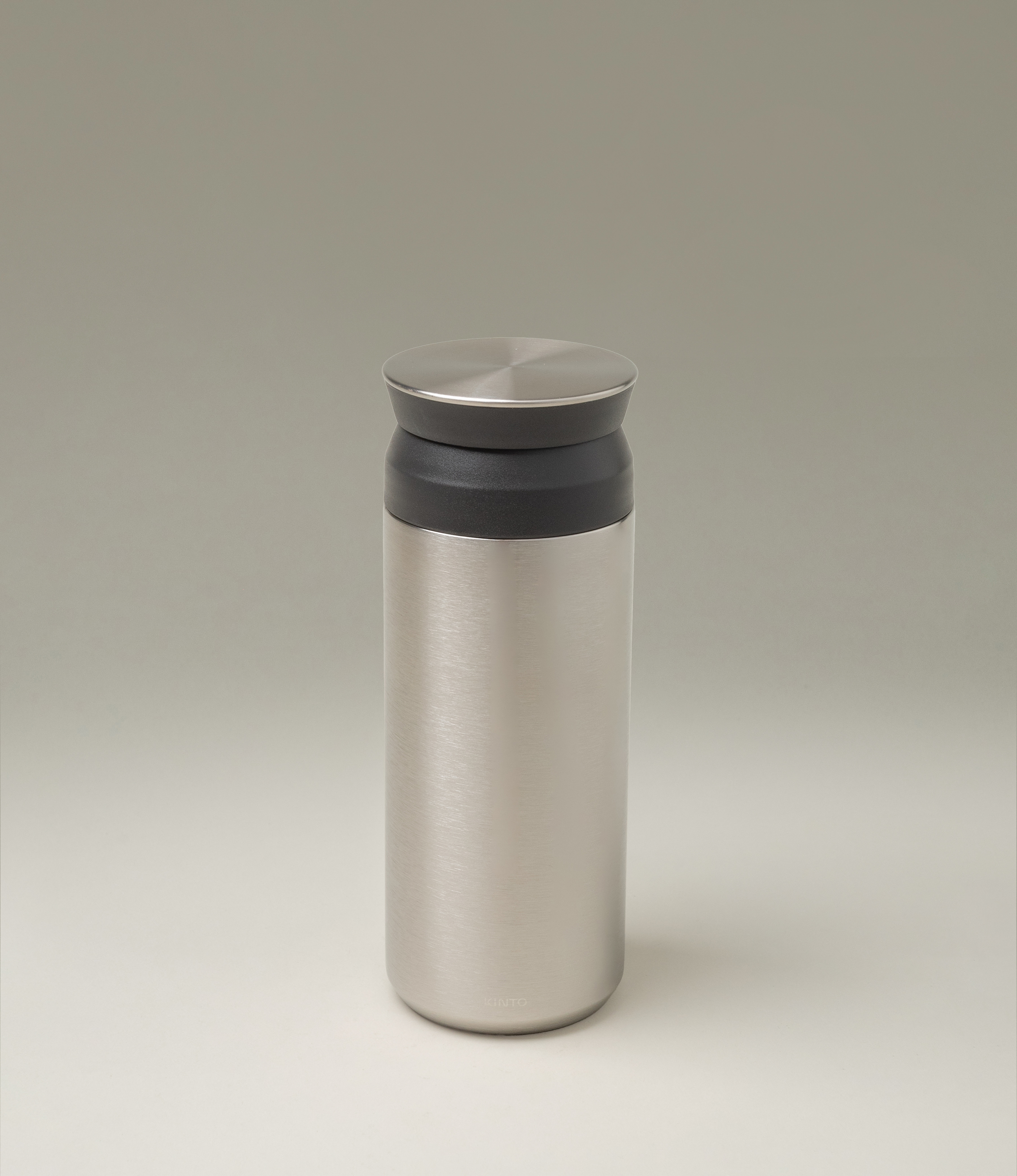 Travel Tumbler is the perfect bottle for any road trip or hiking. The item holds the temperature of your beverage and it is leak proof. The geometric shape comes in the brutalist stainless steel color. The capacity of the bottle is 500ml. 